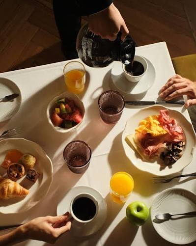 Buffet o desayuno servido en mesa? Distintas formas de empezar el día,  según tu gusto y ritmo. Hace poco lo preguntamos en stories y vimos que hay  tantas preferencias como viajeros: quienes