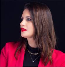 Parceira Staleks à frente do primeiro curso Nail reconhecido pelo MEC