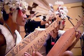 Alat musik yang merupakan alat musik asli kalimantan selatan ini juga terbuat dari kayu tak jauh berbeda dengan kintung. Alat Musik Kalimantan Selatan 11 Alat Musik Tradisional