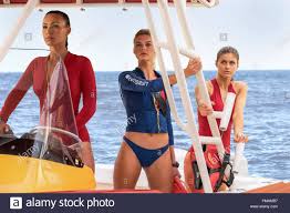 Pamela anderson's first appearance on baywatch as. L R Ilfenesh Hadera Wie Stephanie Holden Kelly Rohrbach Als Cj Parker Und Alexandra Daddario Im