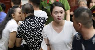 Miu lê được công chúng biết đến lần đầu khi cô tham gia đóng trong bộ phim 'những thiên thần áo trắng'. Sjkpt 44sldwhm