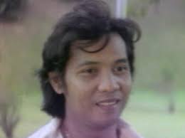 ( korus ) meskipun kau tersenyum namun orang pun tahu apa isi hati mu tatkala kau lagukan lagu mu lagu sedih perjalanan hidup mu ditinggal kekasih mu ( 2x ). Dahlan Zainuddin Wikipedia Bahasa Melayu Ensiklopedia Bebas