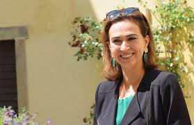 Alma zadić ist die erste österreichische ministerin, die nicht in dem land geboren wurde. So Suss Verkundet Justizministerin Zadic Ihre Schwangerschaft Kosmo