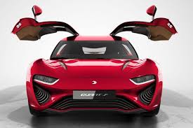 Quant F Auf Dem Genfer Autosalon Stellt Nano Flowcell Die Zweite Version Des Quant F Vor Die Elektro Flunder Kommt Super Carros Supercarros Sedan Esportivo