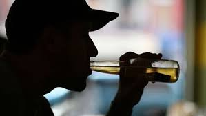 Les conducteurs entre 18 et 24 ans causent statistiquement plus d'accidents liés à l'alcool que les autres conducteurs et en sont donc aussi les principales victimes. ConsecinÈele Consumului De Alcool La Volan