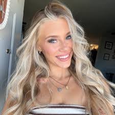 Sharon Greenleaf's Instagram, Twitter & Facebook