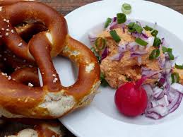 Der Gerupfte Obadzda Auf Frankisch Frankische Rezepte Rezept Rezepte Lebensmittel Essen Kase Gerichte