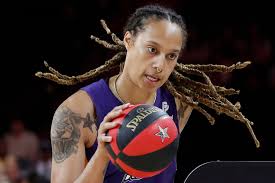 Glory johnson opens up about tumultuous relationship and sudden split with brittney griner: Brittney Griner And Diana Taurasi Among 5 Players Suspended For W N B A Fight The New York Times