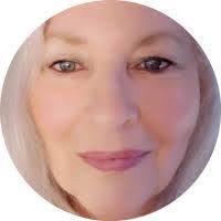 Lisa Spillane's Instagram, Twitter & Facebook