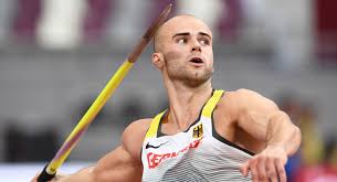 Der wagen sei am freitagabend trotz roter ampel über eine kreuzung gefahren, Julian Weber Im Neuen Umfeld Vollgas Richtung 90 Meter Leichtathletik De