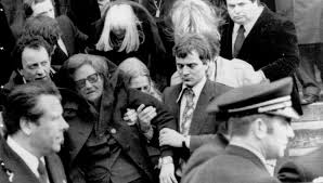 Mais si une majorité d'anonymes déplorent encore ses propos sur hoshi et ses critiques sur son apparence physique, une star vole aussi au secours de la. Claude Francois 11 Mars 1978 Retour En Detail Sur Sa Derniere Journee