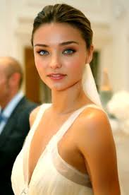 Miranda kerr is a supermodel who hails from australia, and has earned an exclusive place for herself in the fashion world. Miranda Kerr Really Like The Blush And Lip Color Naturally Beautiful Mit Bildern Frisur Hochzeit Schminke Fur Die Hochzeit Braut Make Up