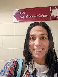 Wendy Batson's Instagram, Twitter & Facebook