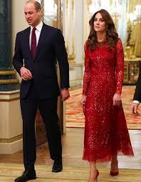 Le prince william a annoncé mercredi qu'il quitterait en septembre le pays de galles à l'issue de sa mission de pilote d'hélicoptère de sauvetage l'adn du deuxième prétendant en ligne dans l'ordre de succession au trône d'angleterre est lié à une femme qui serait à moitié indienne, selon des. Kate Middleton Soutien De Taille Pour Le Prince William Sans Harry A Buckingham Elle