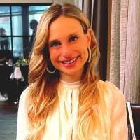 Amanda Horowitz's Instagram, Twitter & Facebook