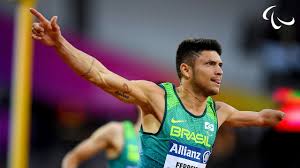 Em uma das séries da prova dos 100m rasos, o velocista completou a distância em 10s45, três centésimos mais lento do que da marca de 10s42, que conquistou na semifinal dos 100m da classe t47 no. How Petrucio Ferreira Breaks World Records Has Fun Doing It Para Athletics Paralympic Games Youtube