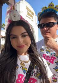 Besitos para mi reyna♥️♥️💋#fyp #viral #minions #universalstudios  @𝐃𝐞𝐬𝐭𝐢𝐧𝐲