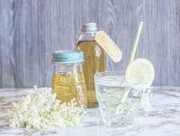 Selbstgemacher Holunderblutensirup Mit Birkenzucker We Go Wild Rezept Birkenzucker Holunder Holunderbluten Rezepte
