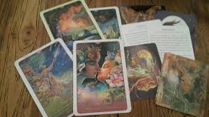 Kartu tarot yang kita kenal selama ini, terdiri dari 78 kartu, dibagi menjadi dua bagian, yakni arkana mayor (terdiri dari 22. 3 Perbedaan Tarot Dan Oracle Tarot Telling Indonesia