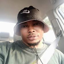 Who is E-Money and who is KCEE in the picture?