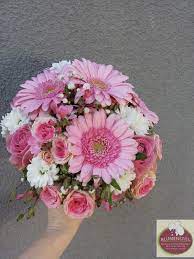 Maybe you would like to learn more about one of these? Brautstrauss In Zartrosa Weiss Mit Germini Verzweigten Rosen Rosen Und Verzweigten Nelken Klein Und Durfti Brautstrauss Gerbera Hochzeit Blumenstrauss Hochzeit