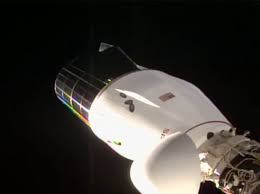We see splashdown and mains cut. dragon endeavor has returned home. onlookers circled the spacex crew dragon capsule as it bobbed in the water after its return to earth, raising concerns about their possible exposure to toxic propellant fumes from the spacecraft. Spacex Dragon Dozens Of Mice Aboard Iss See Return To Earth Delayed Due To Bad Weather Nasa Says The Independent