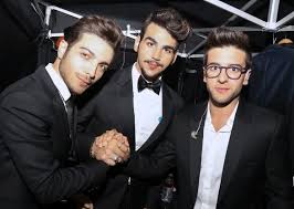 Per permettere le riprese televisive in diretta, è necessario che il pubblico acceda all'interno dell'arena entro le ore 20. The Three Tenors Of Il Volo In Santa Croce Magenta Publishing Florence