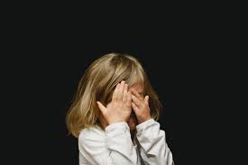 It also suits perfectly straight tresses with natural texture. Wallpaper Id 237444 Little Blonde Hair Girl Covering Her Face With Hands Girl Covering Her Face 4k Wallpaper