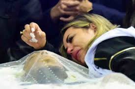 Deolane bezerra, viúva de mc kevin, morto ao cair da varanda de um prédio no rio de janeiro em maio deste ano, tvefamosos.uol.com.br mãe e viúva de mc kevin se reconciliam: Nova Versao Sobre A Morte De Mc Kevin Pode Mudar Investigacao