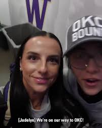 @UWSoftball's video Tweet