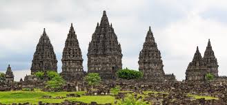 Borobudur temple is one of the most beautiful tourist resorts in indonesia. 15 Tempat Bersejarah Di Indonesia Yang Wajib Kamu Ketahui Markijar Com