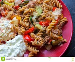 Massa Com Atum Vegetais Requeijao Salada De Repolho Cozinhando Foto De Stock Imagem De Caloria Caseira 77793860