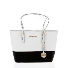 Discover the full collection of luxury handbags on the official michael kors site. Sac Michael Kors Noir Et Blanc Jet Set Archives Darlenemerkler Com