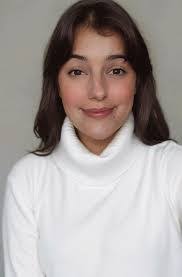 Elizabeth Beacham's Instagram, Twitter & Facebook