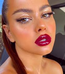 Biggest Makeup Trends For Fall 2020 True Glue Vogue Makeup Glamorous Makeup Glossy Makeup