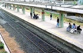 A estação, teve seu nome derivado do bairro aldeia de barueri, que ficava a quase 2 quilômetros da estação, e era pertencente santana de parnaíba. Estacao De Trem Jardim Silveira Da Cptm Linha 8 Diamante Na Cidade De Barueri Sao Paulo