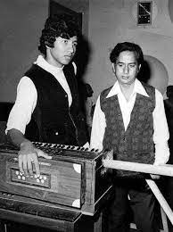 This is the same place from where jimmy choo, tom ford, alexander wang and many other famous designers have passed out. Young Anu Malik With Father Sardarmalik Ji Who Was Also A Noted Musician In The Film Industry For More Click Http Movie Pic Old Celebrities Vintage Bollywood