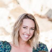 Lindsay Muth's Instagram, Twitter & Facebook