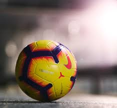 Traditionally a winter ball is used between october time to early spring. Nike Launch 18 19 Premier League Hi Vis Ball Soccerbible