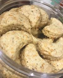 Satukan tepung gandum dan letak sedikit garam. Saya Suka Masak Biskut Kelapa Legend Ranggup Bau Facebook