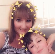 Hello there. We are staying at The Landings in August, this year. Any there  any supermarkets that offer delivery? Also, looking to go out for evening  dinners. Are there any decent places