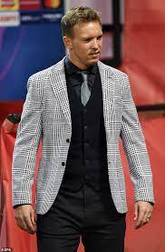 Augsburg ikinci takımının başında şimdilerde dortmund'u çalıştıran. Julian Nagelsmann Sets Tongues Wagging With His Special Suit For Manchester United Showdown Daily Mail Online
