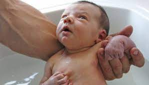 Hierbei gilt es einige dinge zu beachten, gerade wenn es um die temperatur. Das Baby Baden Letsfamily