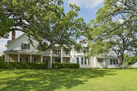 This soft contemporary home was uniquely designed to evoke a coastal design feeling while maintaining a hill country style native to its environment. Reasons To Visit Hill Country Texas Places To Visit In Hill Country Texas