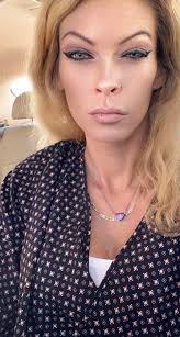 Can someone change background & put my car behind me I want see this‼️