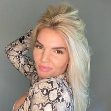 Jenny Kline's Instagram, Twitter & Facebook