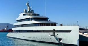 Omv verlautbart rückzahlung der nc6 hybridschuldverschreibungen 2015 o 4. Super Yatch Nel Golfo Di Napoli Il Proprietario E Il Milionario Lukas Lundin