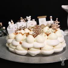 Le Number Cake Couronne De Noel En Meringue Cerfdellier Le Blog Confiseries De Noel Dessert Noel Buche De Noel