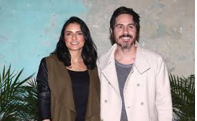 Aislinn derbez y mauricio ochmann son una pareja de ensueño. Mauricio Ochmann Solicita Formalmente El Divorcio De Aislinn Derbez