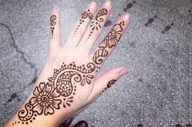 Lagi contoh gambar henna di kaki dengan motif sederhana, yang pasti sangat cocok bagi kamu yang masih pemula dalam melukis henna. Simple Simple Easy Mehndi Designs For Beginners Novocom Top